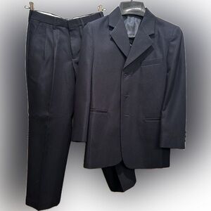 Claiborne Boy’s Suit Separates. Navy
Sold as a set or individual.